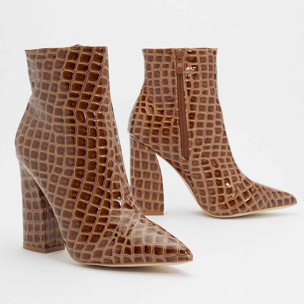 Cognac Croc 🐊 Booties NWOT